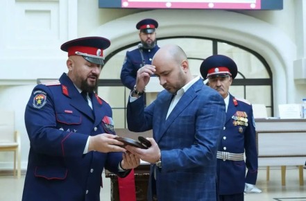 Губернатор Самарской области Вячеслав Федорищев принял присягу и был принят в казаки в ходе церемонии сверстания на Круге Самарского окружного казачьего общества
