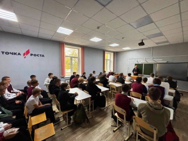 Сотрудники Госавтоинспекции организовали встречу с учащимися 8-11 классов МБОУ «СШ №3» города Урюпинска